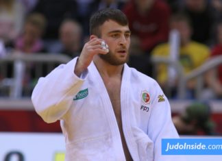 Portugalský judista Anri Egutidze se postaral o rozruch. Vypadl mu při zápolení na tatami mobil